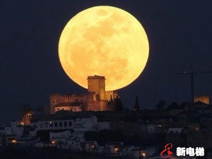祝新電梯網(wǎng)友27、28日夜遙看超級中秋月 與家人團(tuán)圓如意