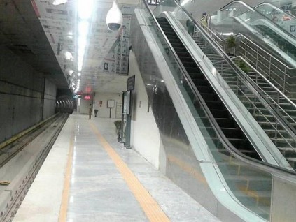 印度班加羅爾地鐵公司將填上自動(dòng)扶梯與樓梯間的空隙