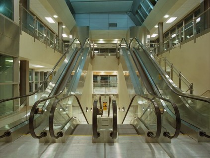 美國(guó)俄克拉荷馬州機(jī)場(chǎng)電梯及自動(dòng)扶梯更新工程