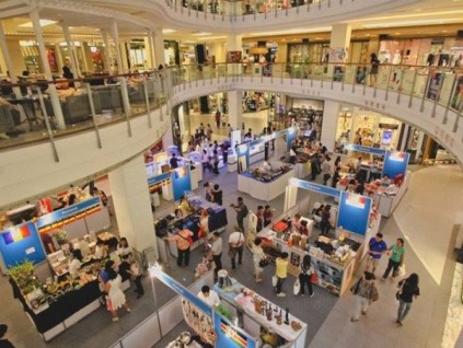 泰國曼谷一男童從商場(chǎng)自動(dòng)扶梯跌落受傷