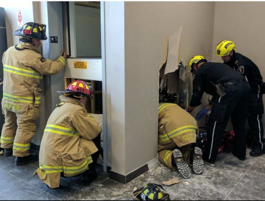 1-ELEVATOR CAR CRUSHES WORKER IN CENTRAL ATHENS