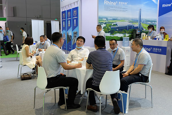 萊茵電梯黑科技斜行電梯閃耀國際電梯展