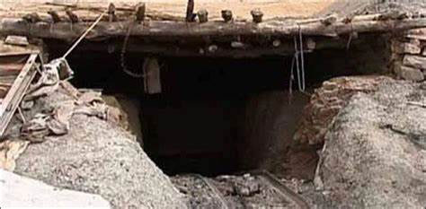 2-Four-coal-miners-in-Jamshoro,-Pakistan