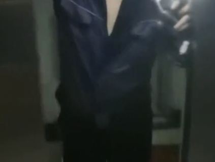 終于有人被電梯維修工感動了！女子被困電梯維修人員冒雨趕來營救！