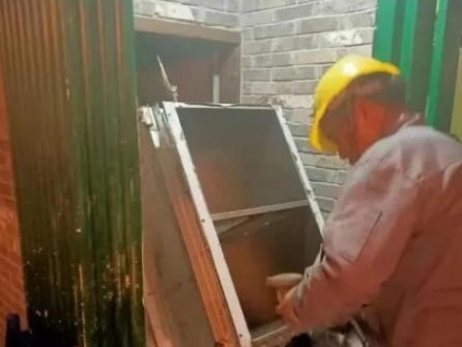 上海市市場監(jiān)管局:使用未經監(jiān)檢雜物梯，餐廳被罰15萬！雜物梯拆除！