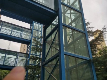 記者采訪協(xié)調(diào)后，居民們盼來好消息——停運(yùn)20天 電梯又開了