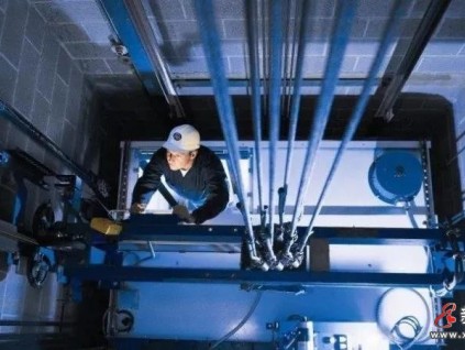 電梯人哪個(gè)不是一邊不想干了，一邊又繼續(xù)埋頭修梯...