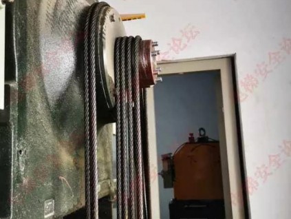 電梯曳引輪失蹤？六個螺栓全斷了！