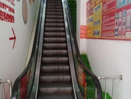 八旬老太乘電梯摔成骨折 超市方被判擔(dān)責(zé)四成