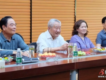 感受創(chuàng)新 | 中國工程院院士金翔龍一行蒞臨萊茵電梯