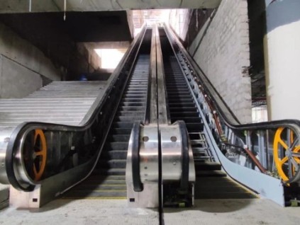 提升高度創(chuàng)印度之最！遠(yuǎn)大“智造”孟買地鐵“超級(jí)扶梯”完成主體安裝！