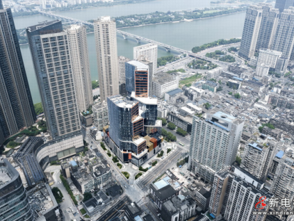 高端定制 | 康力電梯于湘江畔點(diǎn)靚“頂級潮流地標(biāo)”