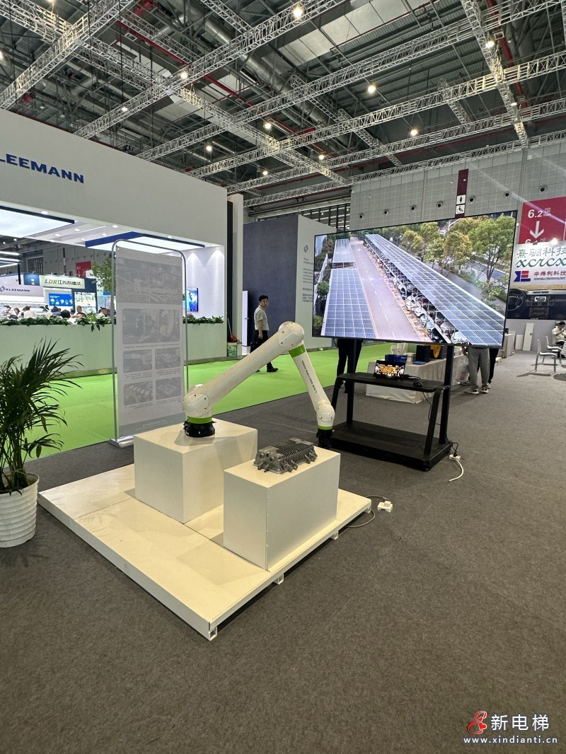 機(jī)械手臂太陽(yáng)能電池