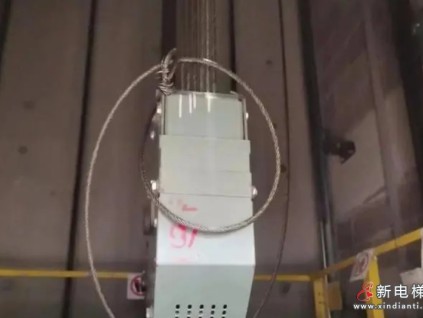 廣西南寧某小區(qū)12部電梯中7部出現(xiàn)鋼絲繩斷股、斷絲現(xiàn)象，故障頻繁 市監(jiān)部門已介入調(diào)查