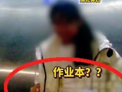 ?湖北女孩被困電梯冷靜應對，淡定寫作業(yè)獲得網友稱贊