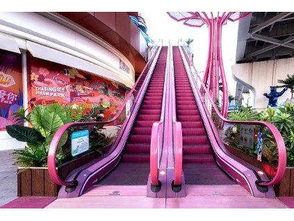 迅達(dá)粉色扶梯，綠色出行！