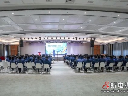 龍騰蛇舞迎新春 砥礪前行邁新程——巨龍電梯2025年迎春大會(huì)