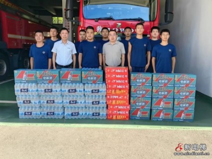 申龍電梯走進(jìn)消防隊(duì) 夏日送清涼