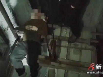 電梯門開(kāi)了卻沒(méi)有電梯 慣性沒(méi)站穩(wěn)浙江寧波一名電梯維修工跌落至電梯井