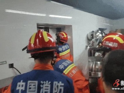 浮梁一酒店15人被困電梯 看消防如何專業(yè)救援？