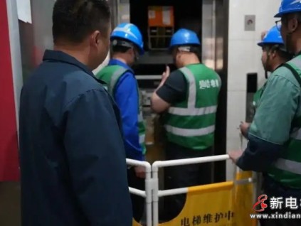 山東菏澤市場(chǎng)監(jiān)管局開展電梯應(yīng)急救援實(shí)戰(zhàn)演練 保障居民乘梯安全