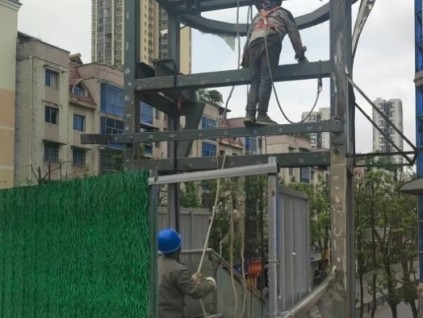 貴州安順 采取“體檢式排查+分階段施工”模式對(duì)人行天橋無障礙電梯進(jìn)行改造