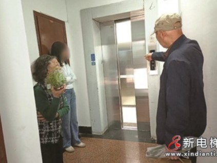 杭州市西湖區(qū)剛更新的電梯頻繁出現(xiàn)故障，還困人