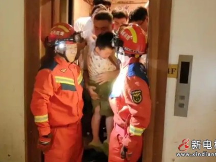 湖南長(zhǎng)沙某大樓4樓貨梯運(yùn)行系統(tǒng)負(fù)荷過(guò)大發(fā)生故障，導(dǎo)致20人被困