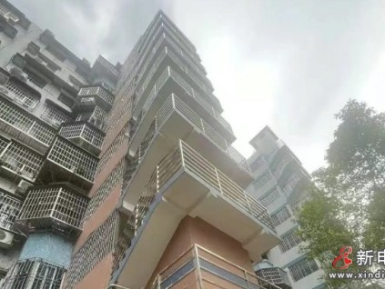 廣州荔灣區(qū)某小區(qū)加裝的一部電梯出現(xiàn)樁基下沉、外墻開(kāi)裂 已經(jīng)停運(yùn)3年