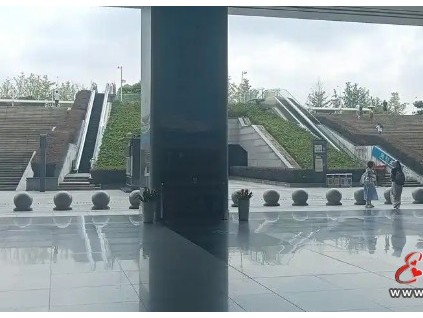 長沙南站東廣場出站口室外扶梯10天內(nèi)停運2次