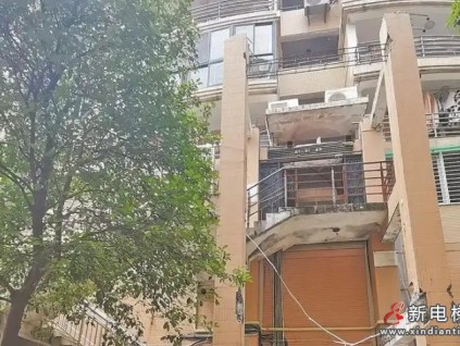 福建泉州一小區(qū)加裝電梯工程陷入"爛尾"困境 擅自拆除原有樓梯未報(bào)批被判定違建