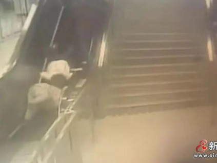 上海一好心人電梯上攙扶卻成被告 索賠5萬(wàn)法院判決免責(zé)！