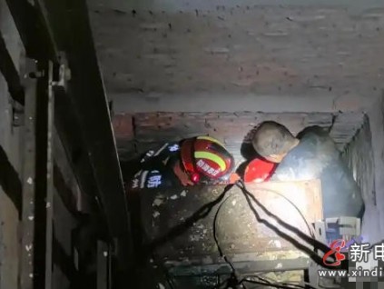 揚州一工人在廢棄賓館拆卸送餐電梯時不慎跌落電梯井