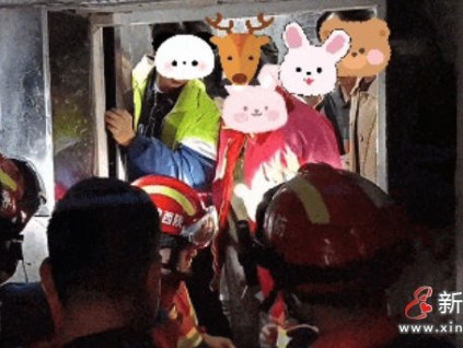 陜西武功縣某小區(qū)電梯突發(fā)故障！10余人被困