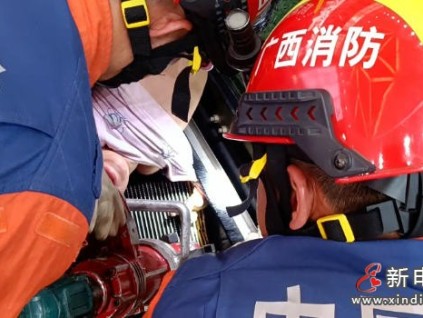 廣西南寧商場(chǎng)扶梯卡手事故：8歲女孩獲救送醫(yī)