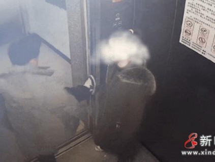 云南富源一男子酒后踹電梯致故障 大娘被困獲救后涉事者被刑拘?