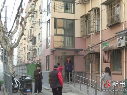 上海楊浦：首臺(tái)沿街加梯正式投用 28戶居民告別爬樓之苦